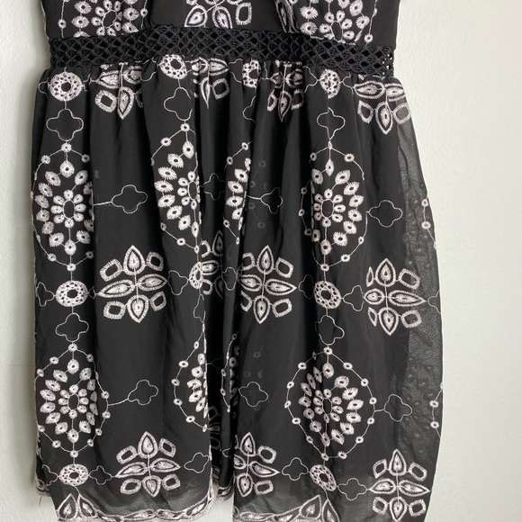 NWT Romeo & Juliet Black & White Eyelet Dress - Picture 4 of 10